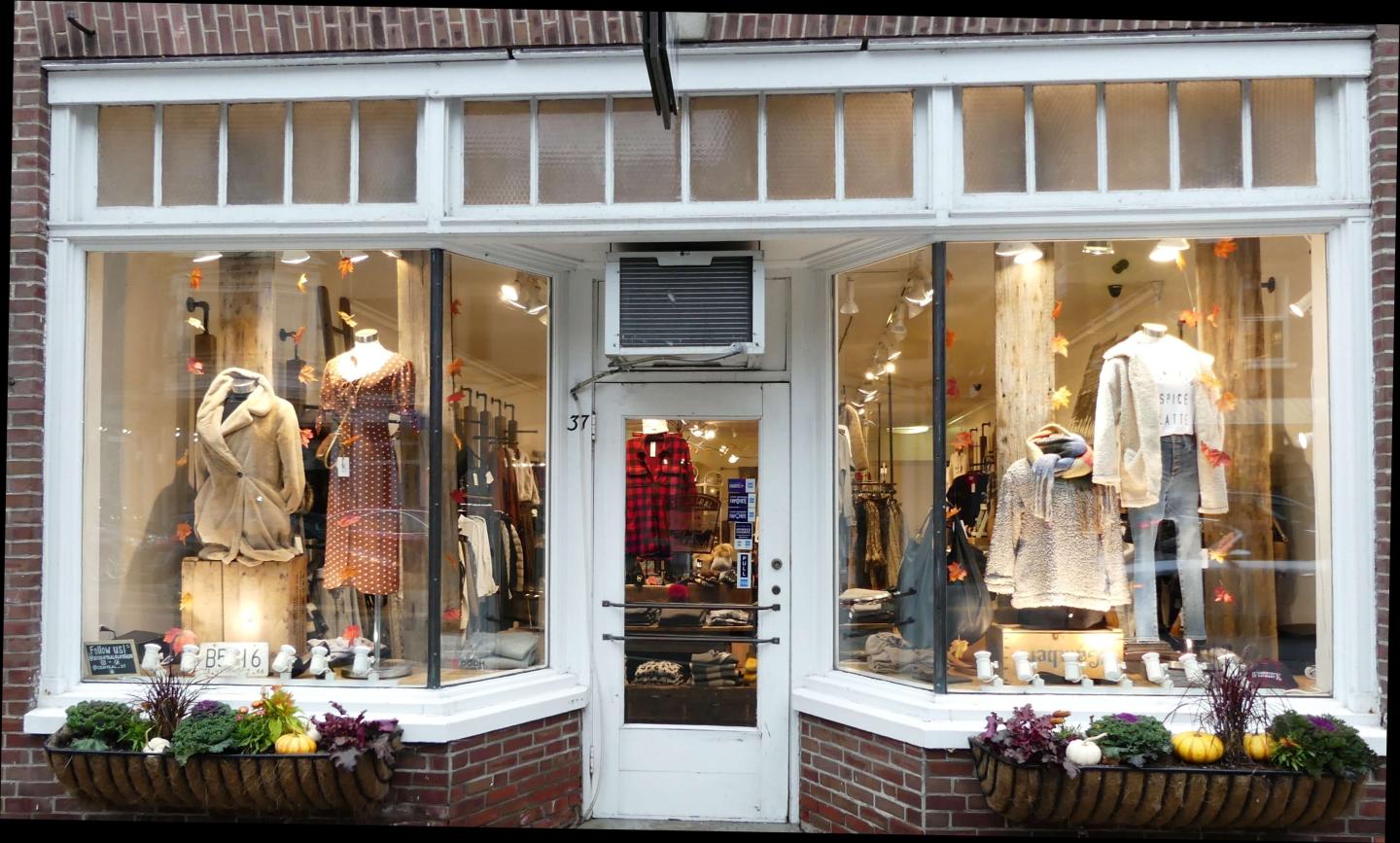 Downtown Woodstock - Be sure to visit Findlay Rowe Designs - Gift Shop &  Boutique at the Sip + Shop event today, Thursday, August 19th, in Downtown  Woodstock! Event attendees will get