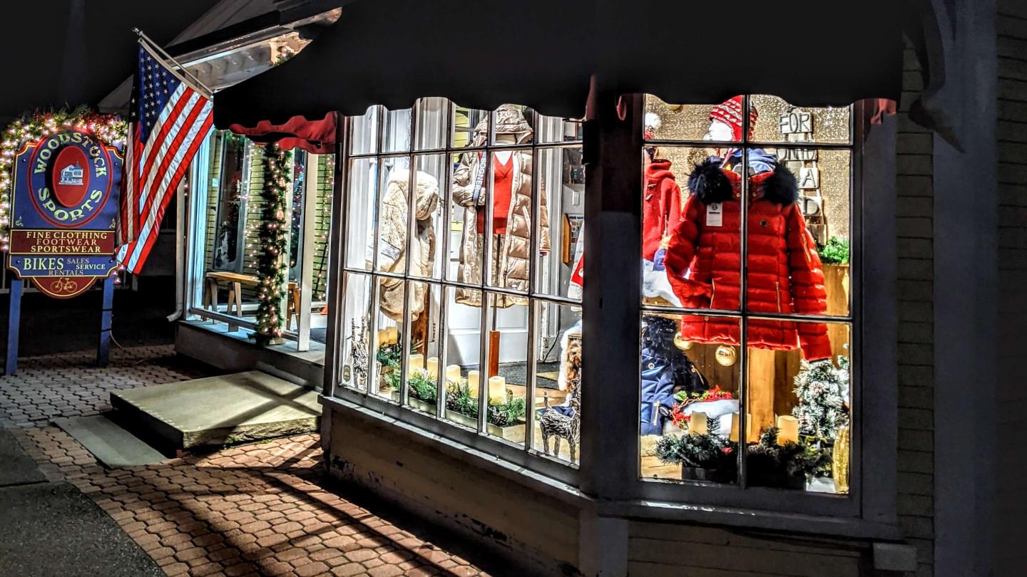 Woodstock Sports holiday lights