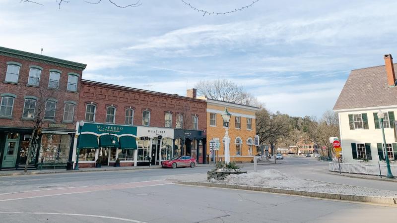 Plan The Perfect Weekend In Woodstock: Spring 